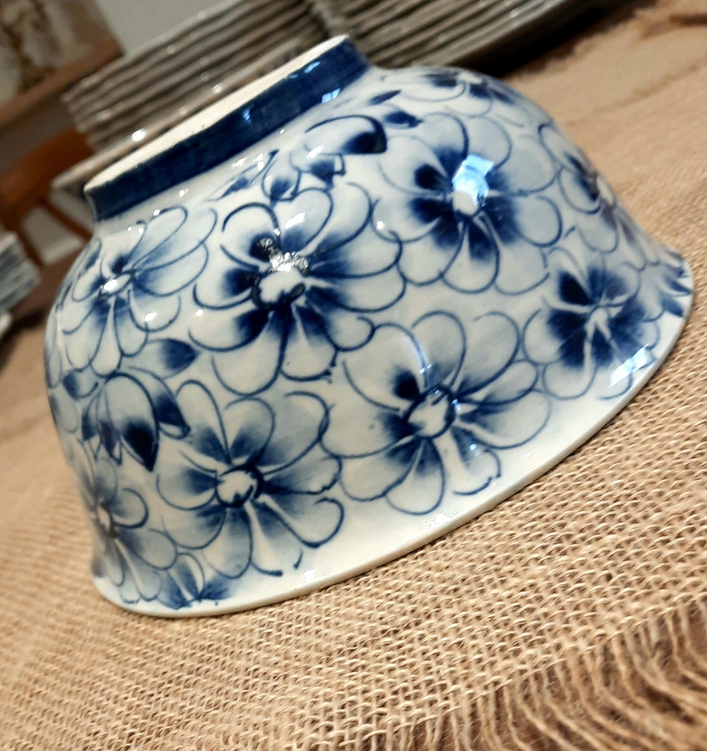 Saladier au motif fleurs bleues