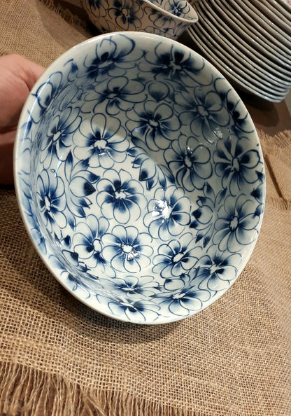 Saladier au motif fleurs bleues