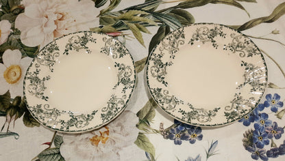 Deux Assiettes Plates Légèrement Creusées – Manufacture E. Bourgeois Grand Dépôt