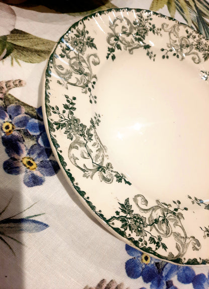 Deux Assiettes Plates Légèrement Creusées – Manufacture E. Bourgeois Grand Dépôt
