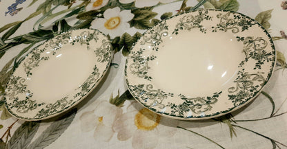 Deux Assiettes Plates Légèrement Creusées – Manufacture E. Bourgeois Grand Dépôt