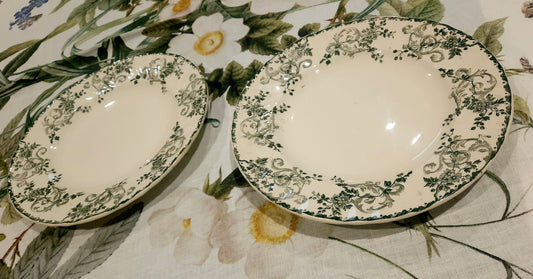 Deux Assiettes Plates Légèrement Creusées – Manufacture E. Bourgeois Grand Dépôt