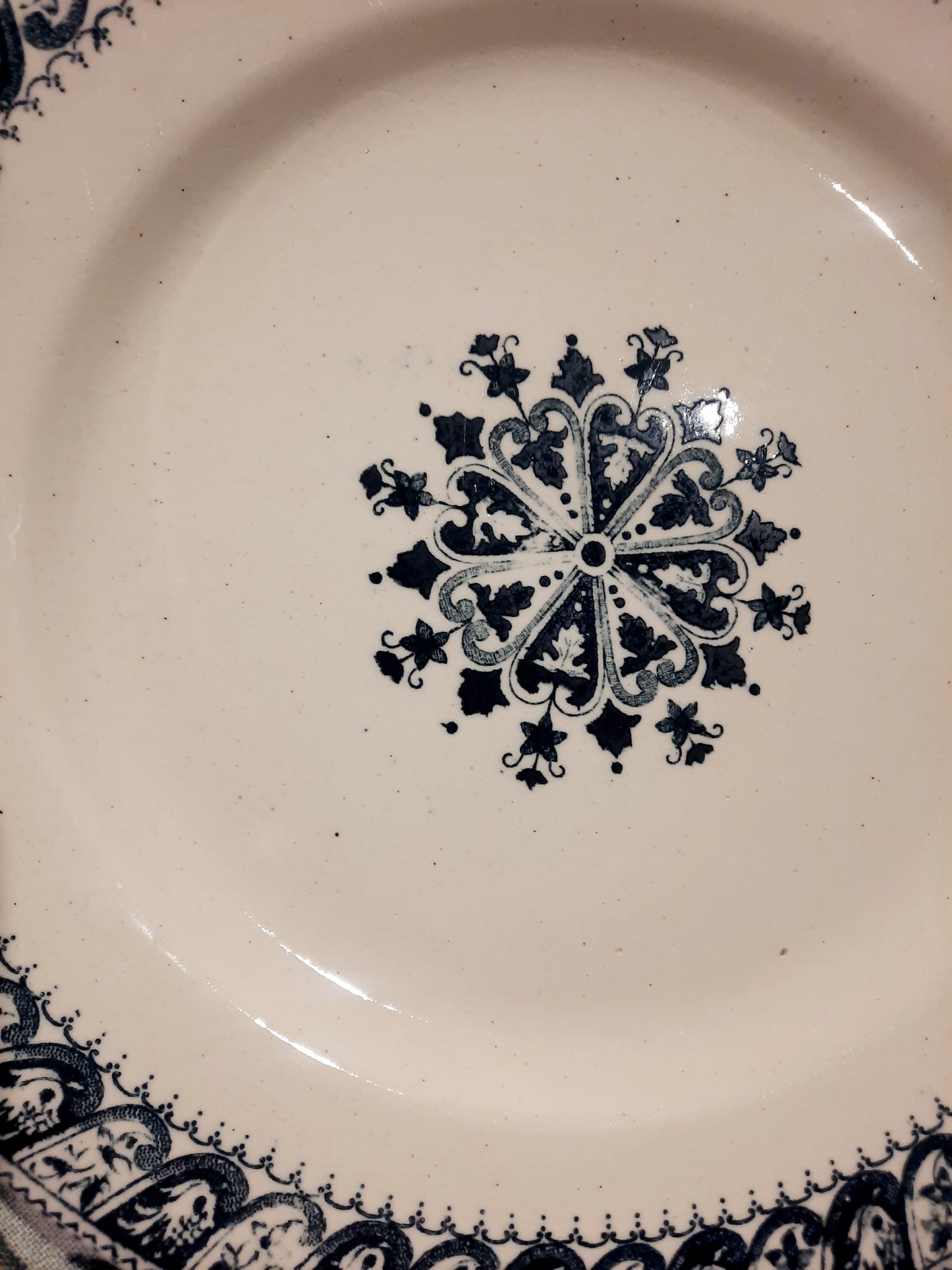 Assiette Plate Henri II – Salins Terre de Fer
