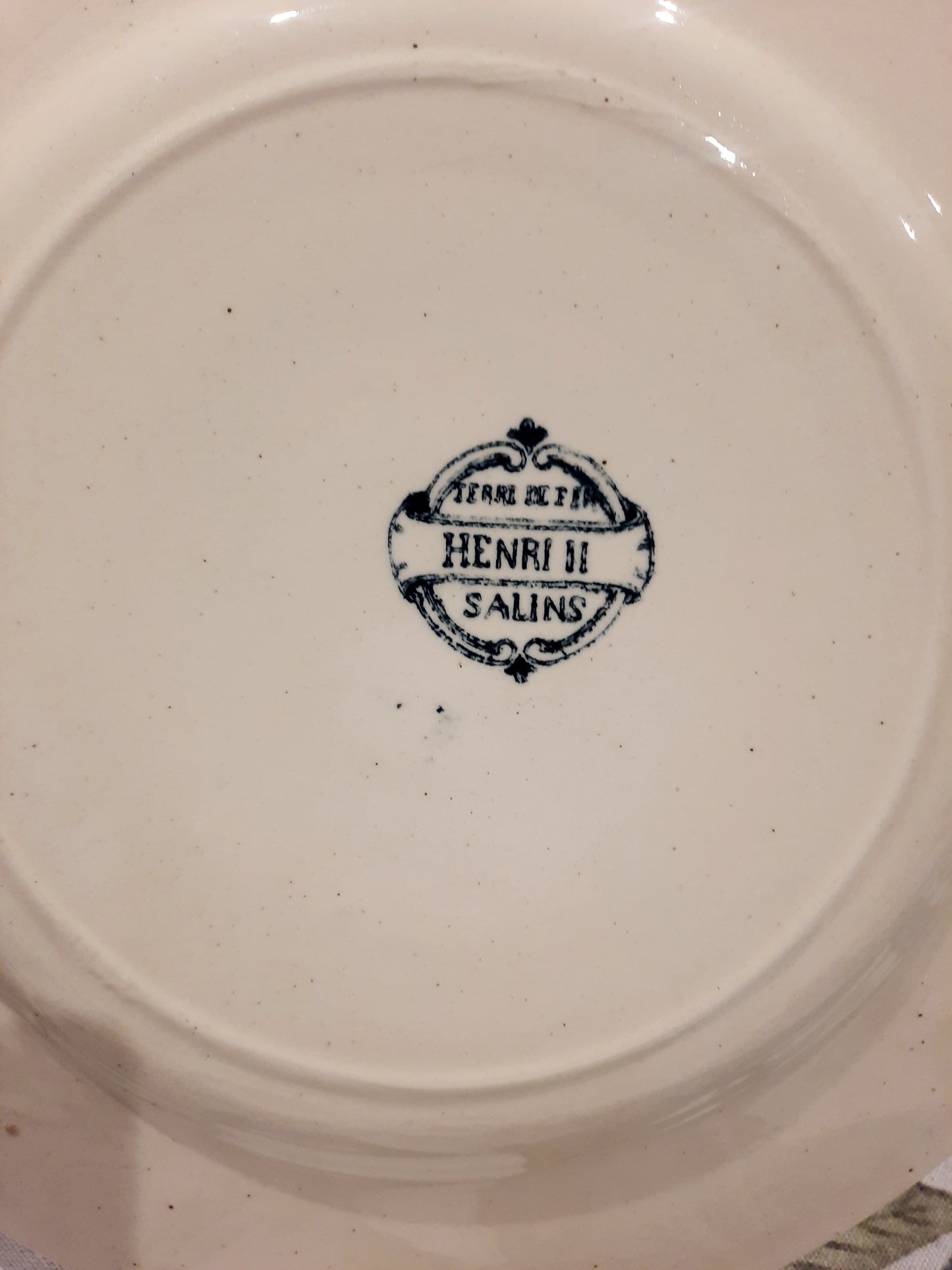 Assiette Plate Henri II – Salins Terre de Fer