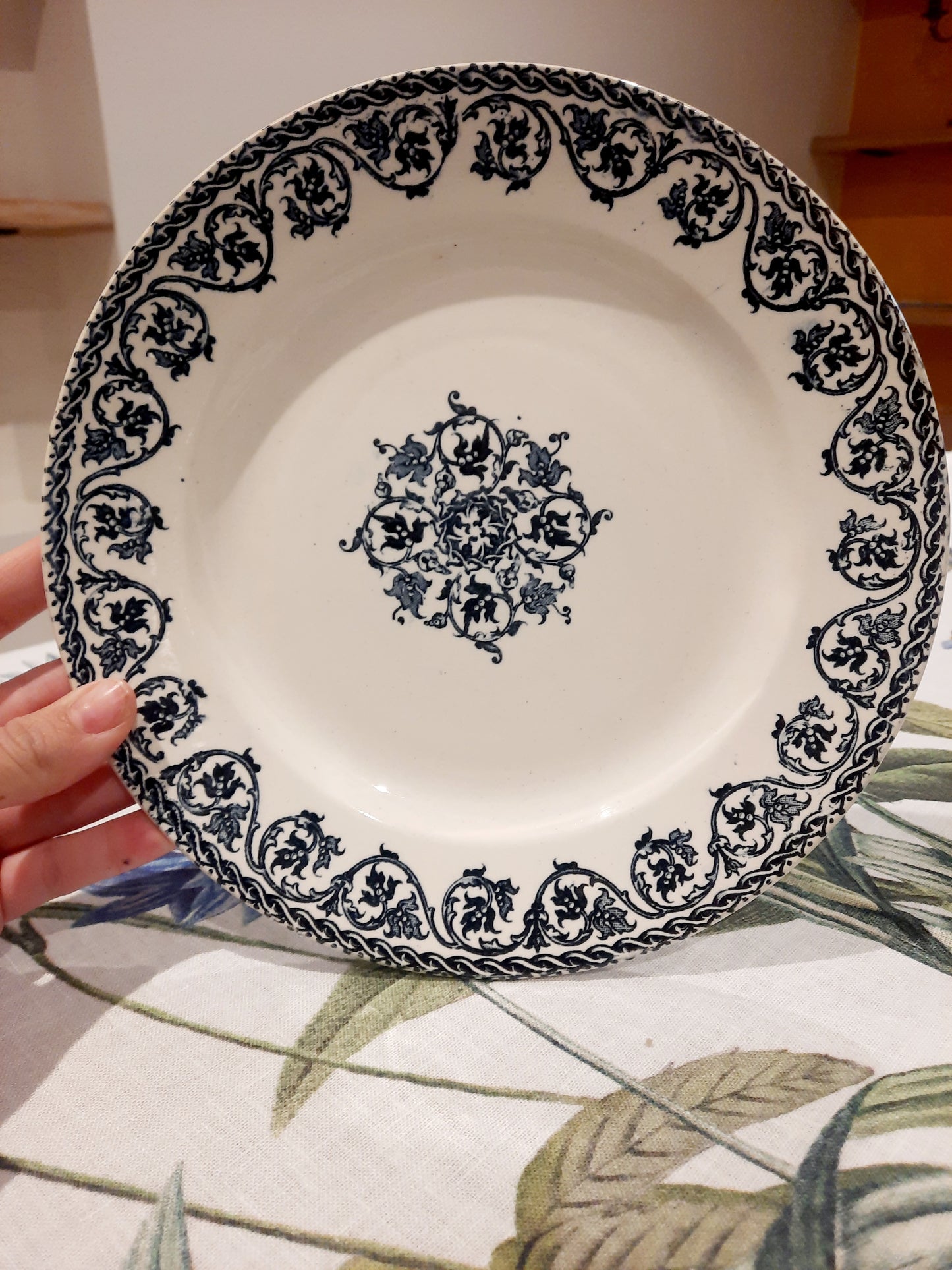 Assiette Plate "Brienne" en Terre de Fer – HB&Cie
