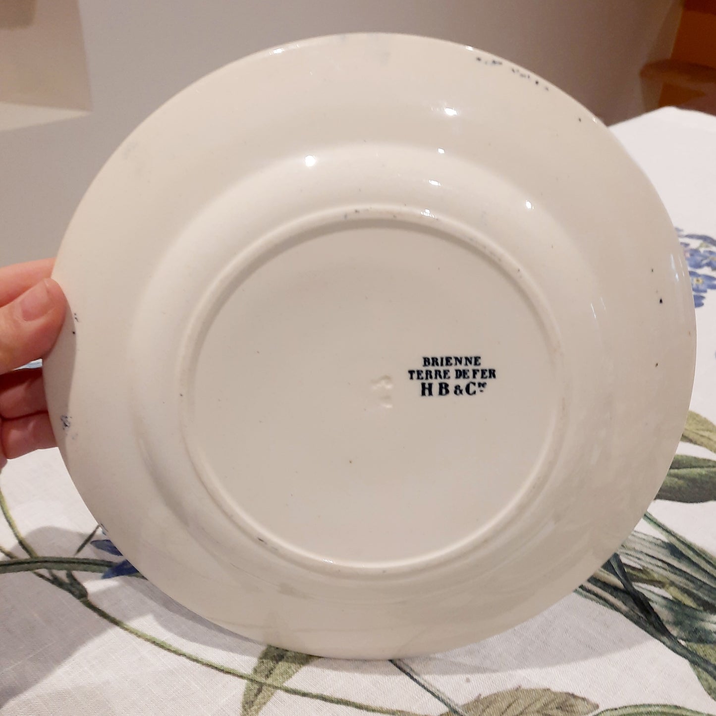 Assiette Plate "Brienne" en Terre de Fer – HB&Cie