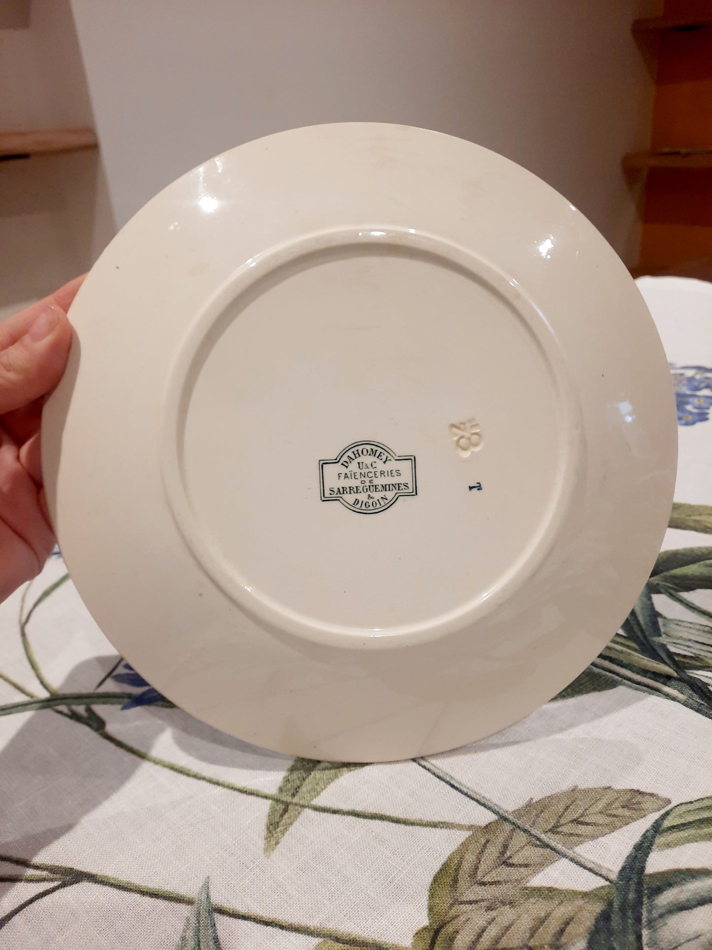 Assiette Plate "Dahomey" – Sarreguemines & Digoin