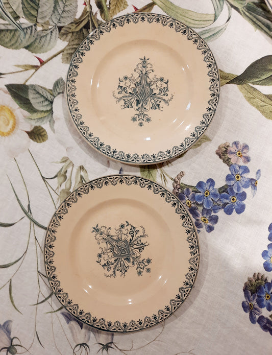 2 Assiettes à Dessert en Terre de Fer