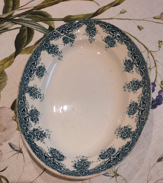 Plat ovale en faïence – St Amand les Eaux