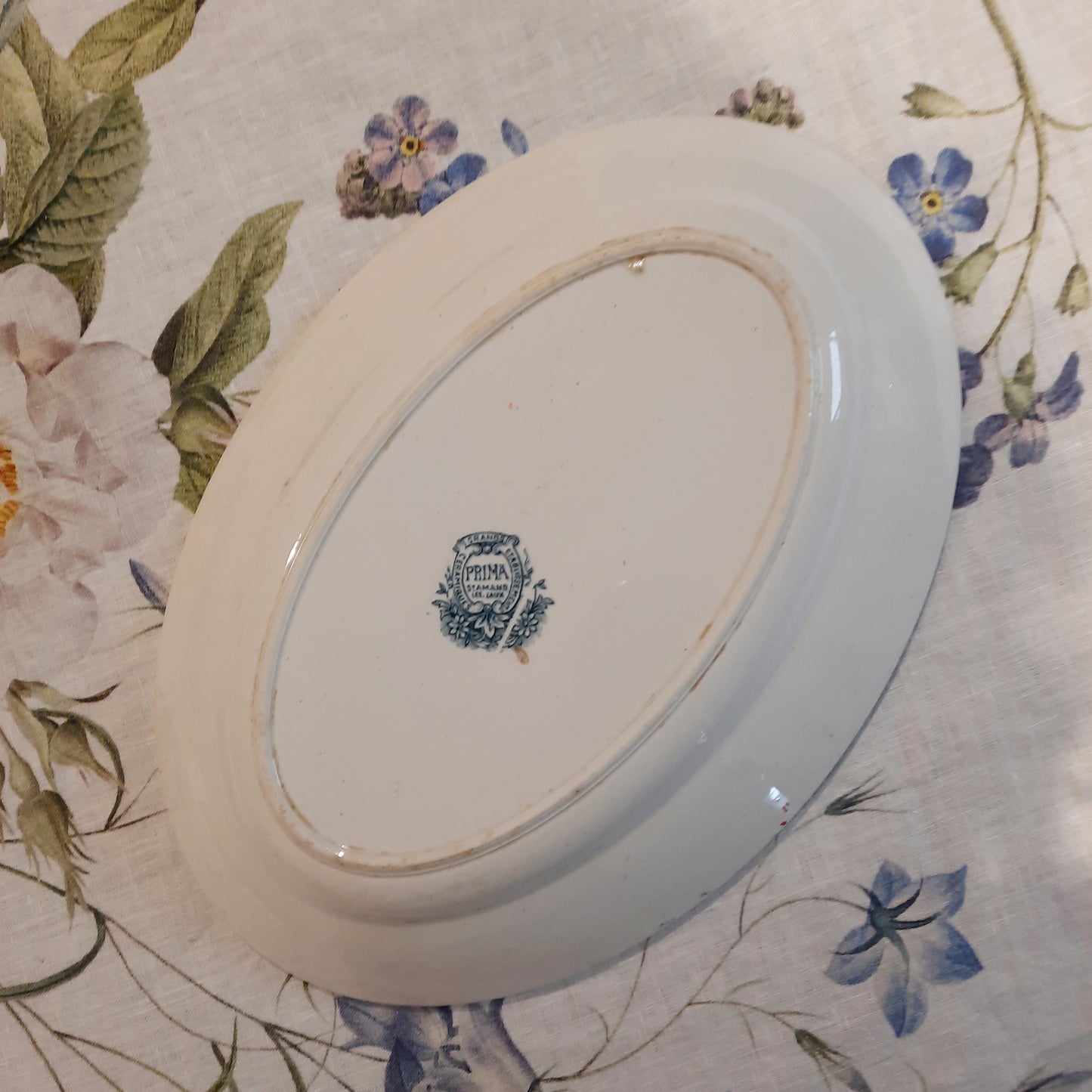 Plat ovale en faïence – St Amand les Eaux