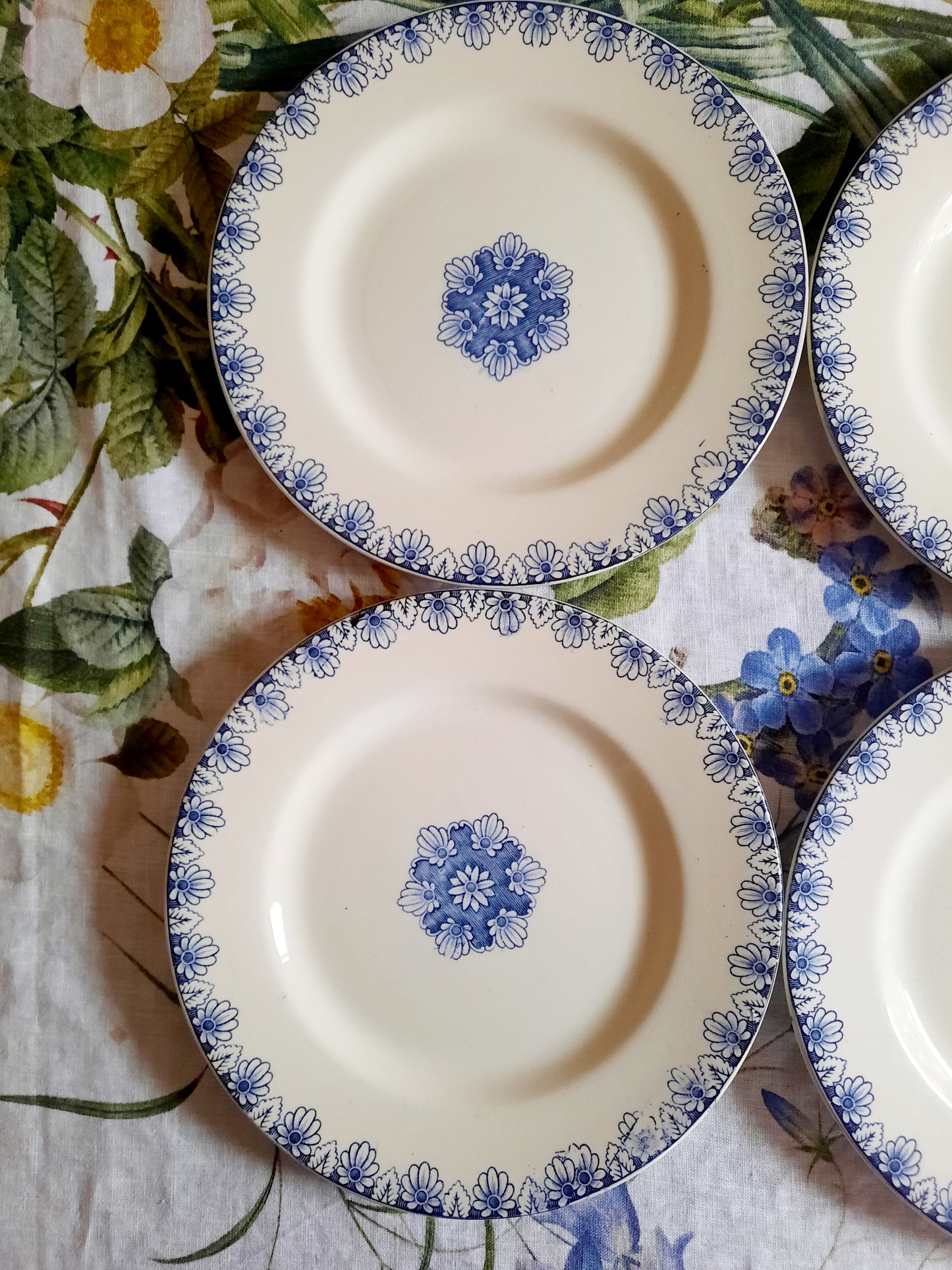 Lot de 4 assiettes plates Lunéville K&G Rouen – XIXe siècle