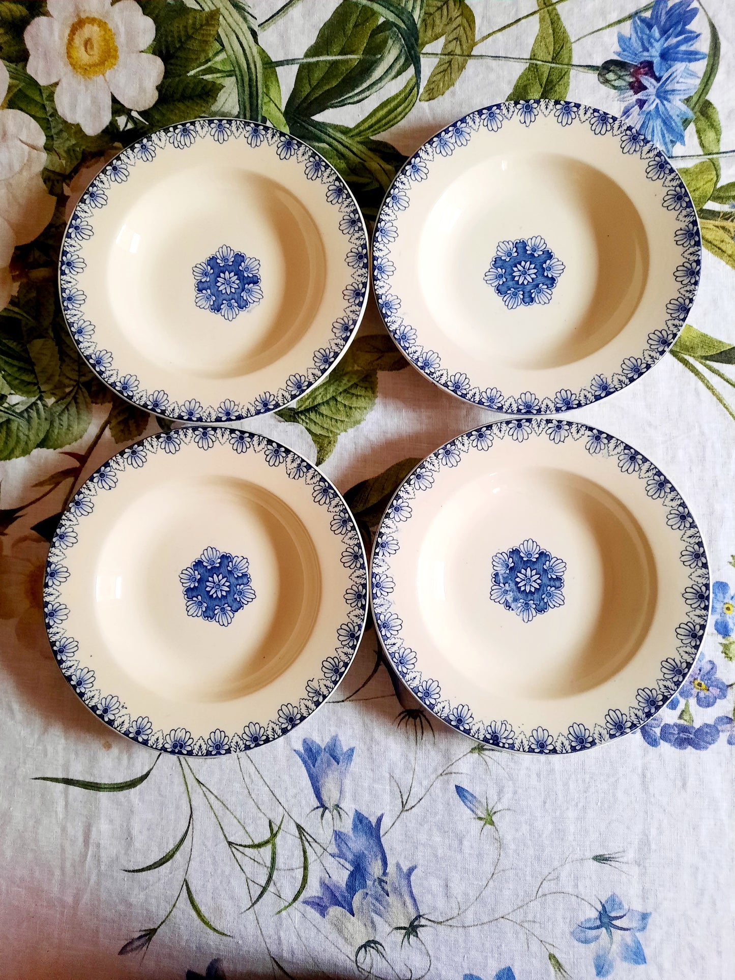 Lot de 4 assiettes creuses Lunéville K&G Rouen – XIXe siècle