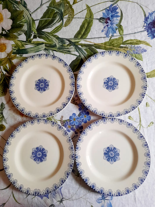 Intemporel raffinement – Lot de 4 assiettes plates Lunéville K&G Rouen – XIXe siècle