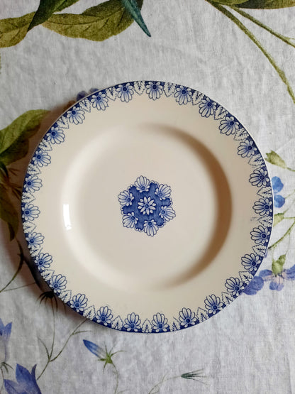 Intemporel raffinement – Lot de 4 assiettes plates Lunéville K&G Rouen – XIXe siècle