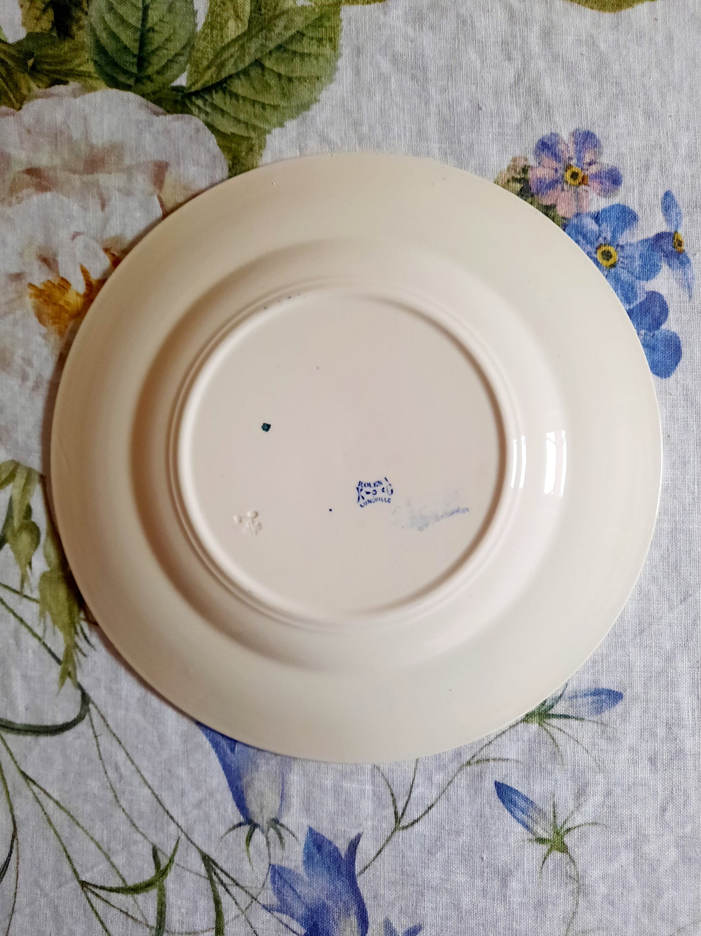 Intemporel raffinement – Lot de 4 assiettes plates Lunéville K&G Rouen – XIXe siècle