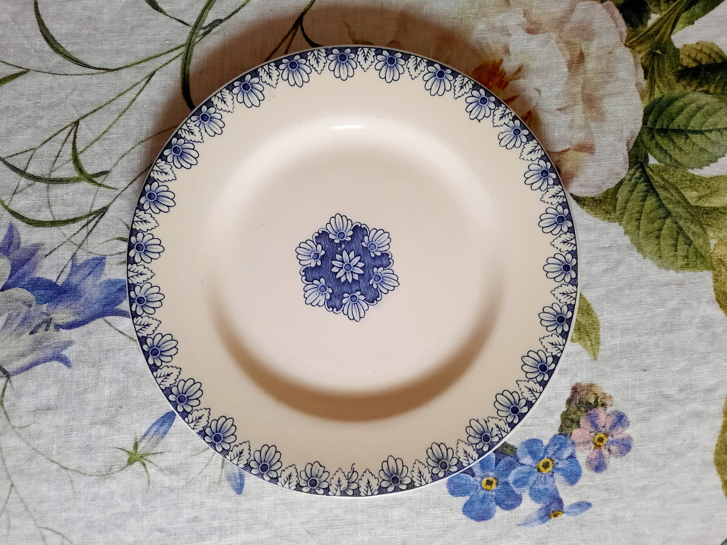 Lot de 8 assiettes plates Lunéville K&G Rouen – XIXe siècle