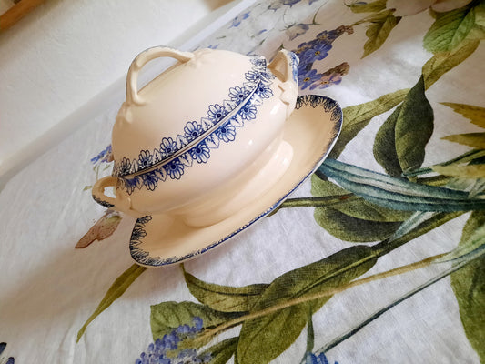 Saucière avec couvercle Lunéville K&G Rouen – XIXe siècle
