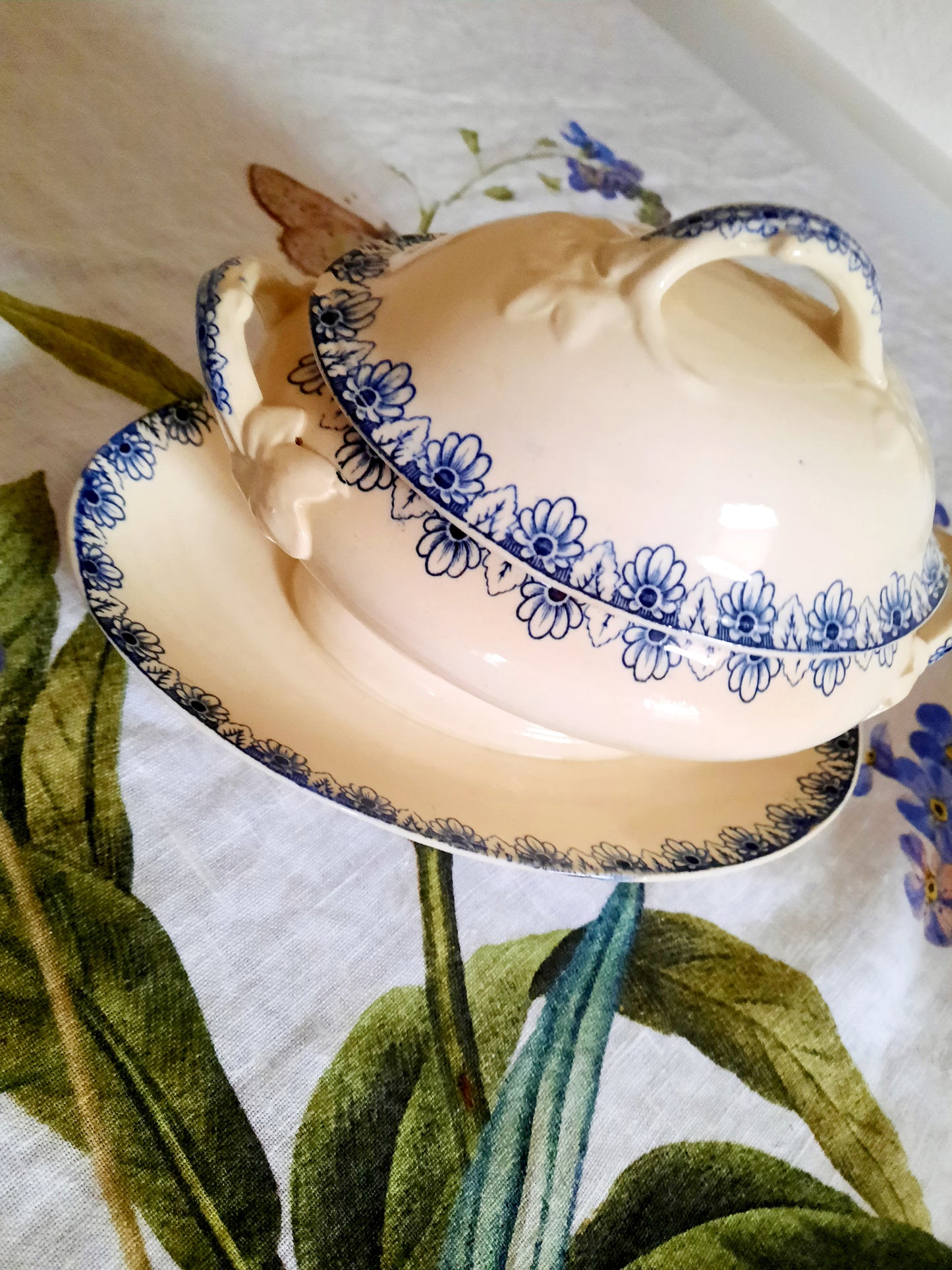 Saucière avec couvercle Lunéville K&G Rouen – XIXe siècle