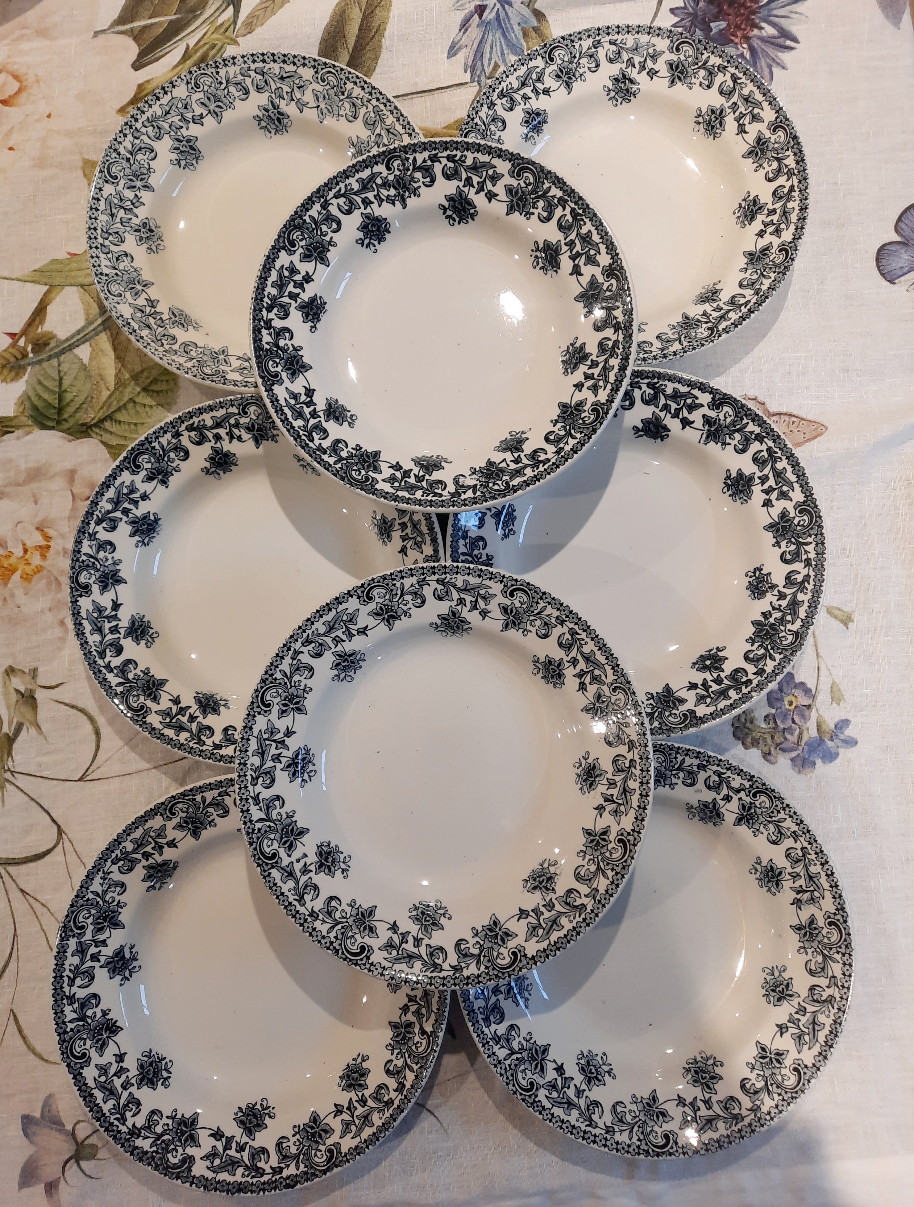 Lot de 8 assiettes creuses Homestead Collection motifs fleurs rose Lot de 8 assiettes creuses Homestead Collection motifs fleurs rose