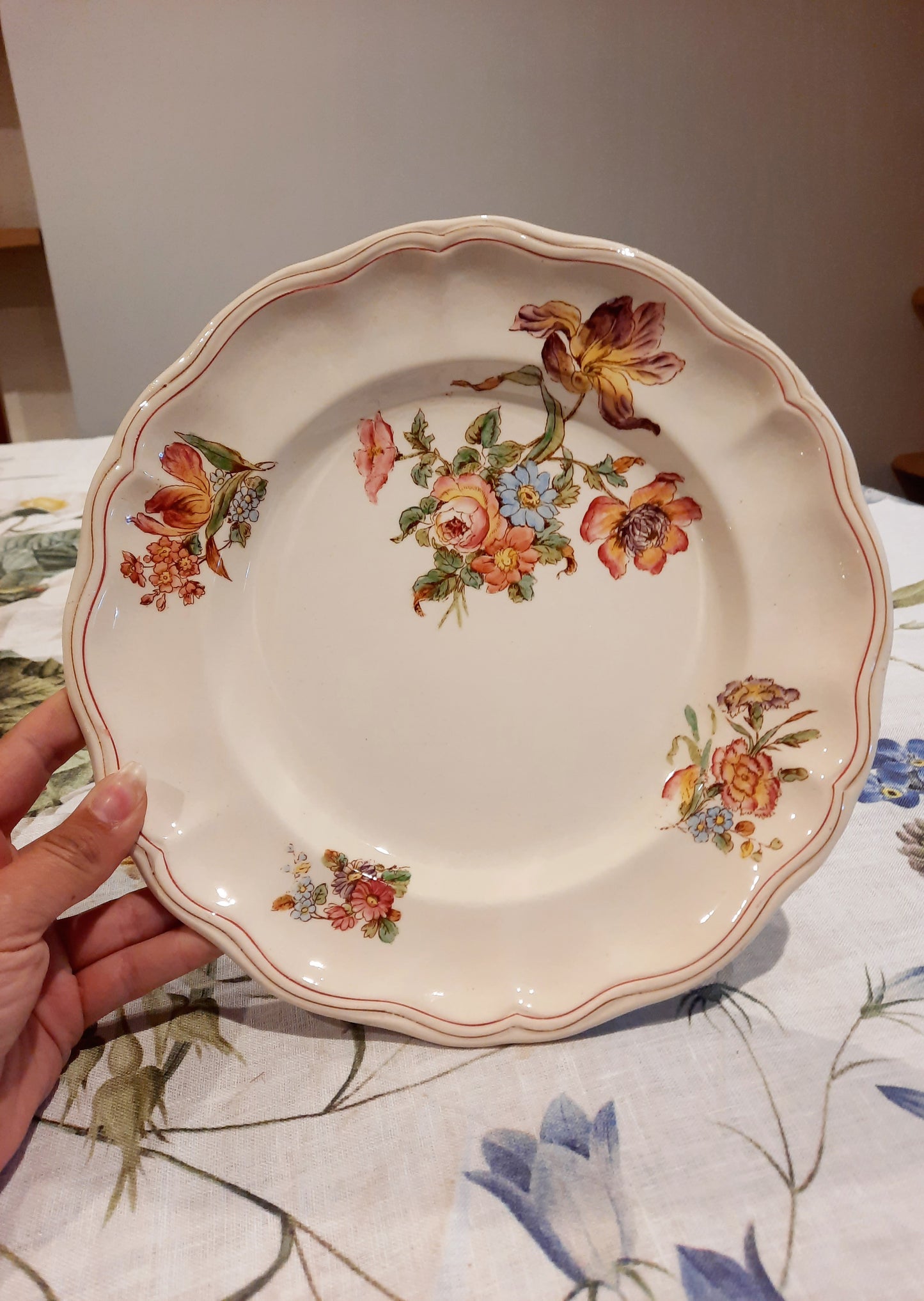 8 assiettes plates Longchamp