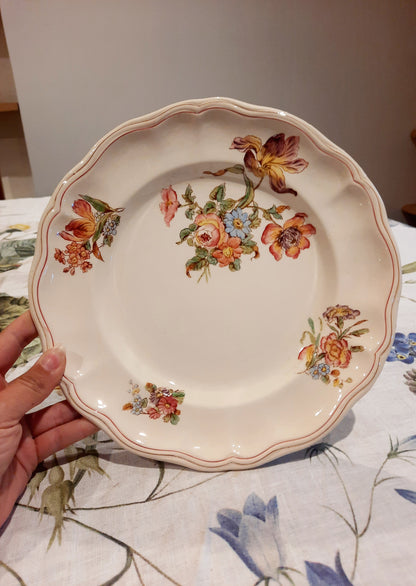 8 assiettes plates Longchamp