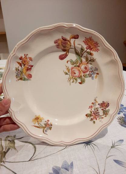8 assiettes plates Longchamp