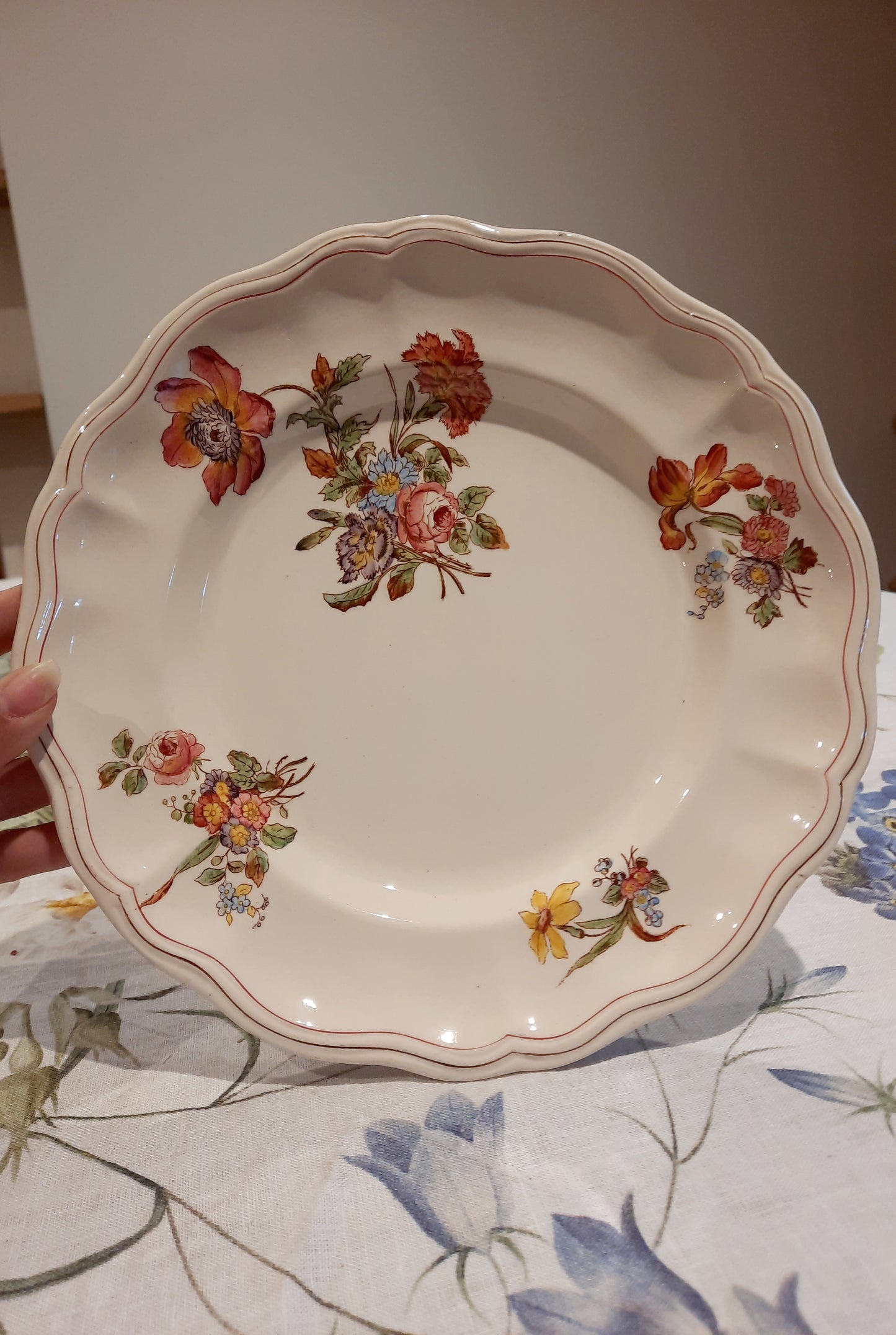 8 assiettes plates Longchamp