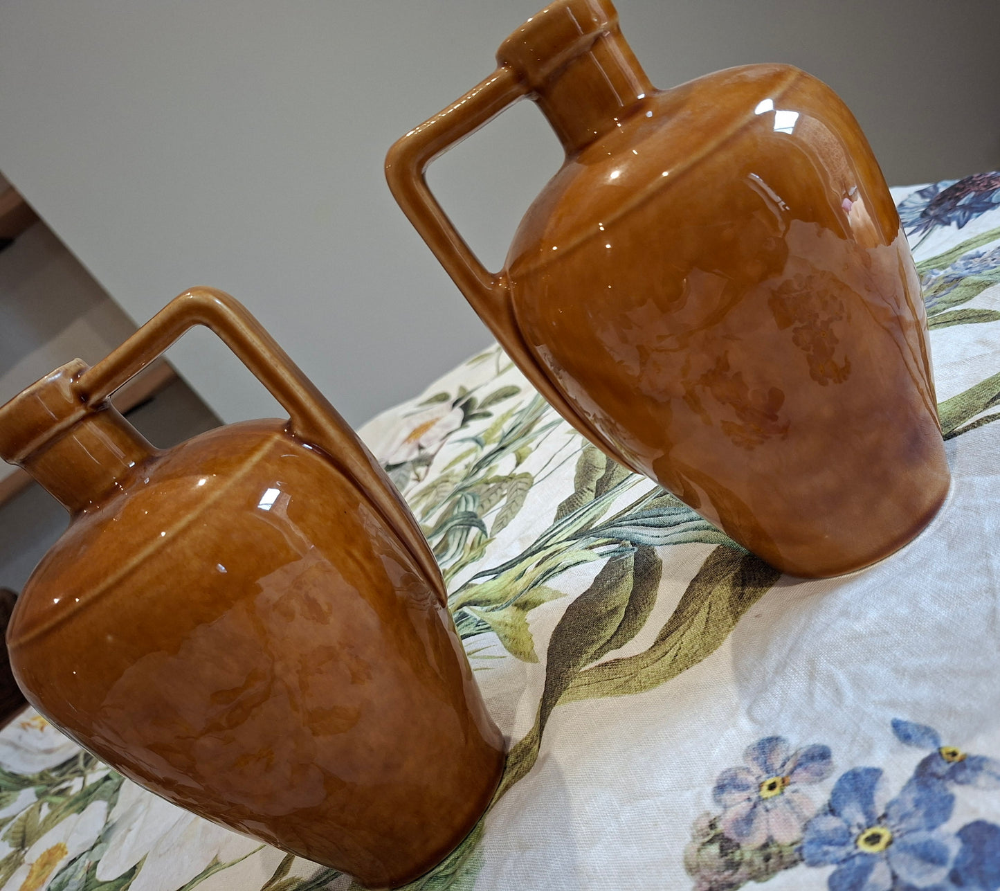 Paire de Pichets Décoratifs