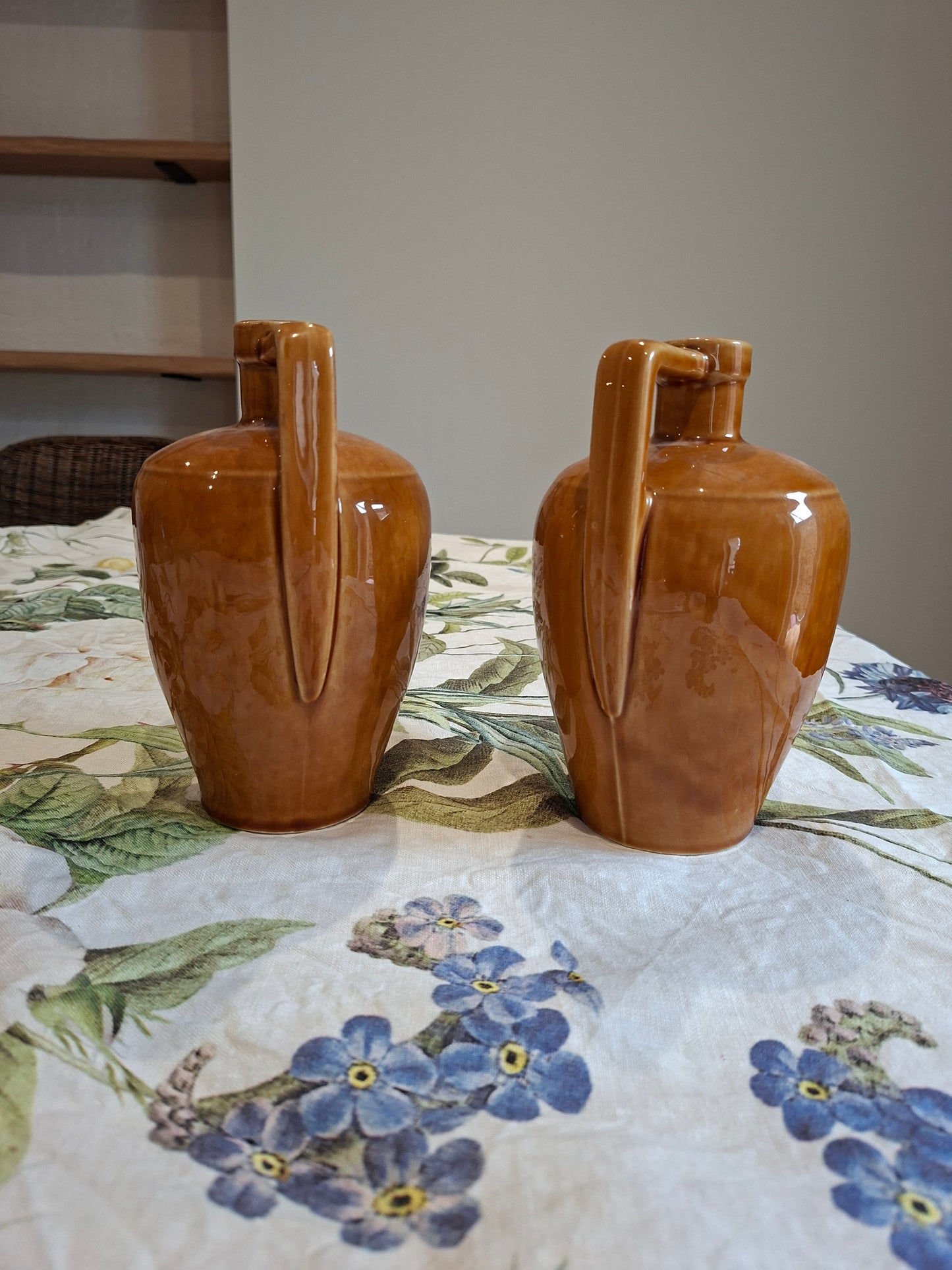 Paire de Pichets Décoratifs