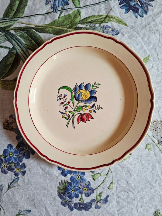 Plat rond moyen,  légèrement creux Gien