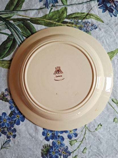 Plat rond moyen,  légèrement creux Gien