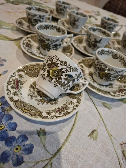 Tasses avec soucoupes – Ridgway of Staffordshire, modèle Windsor