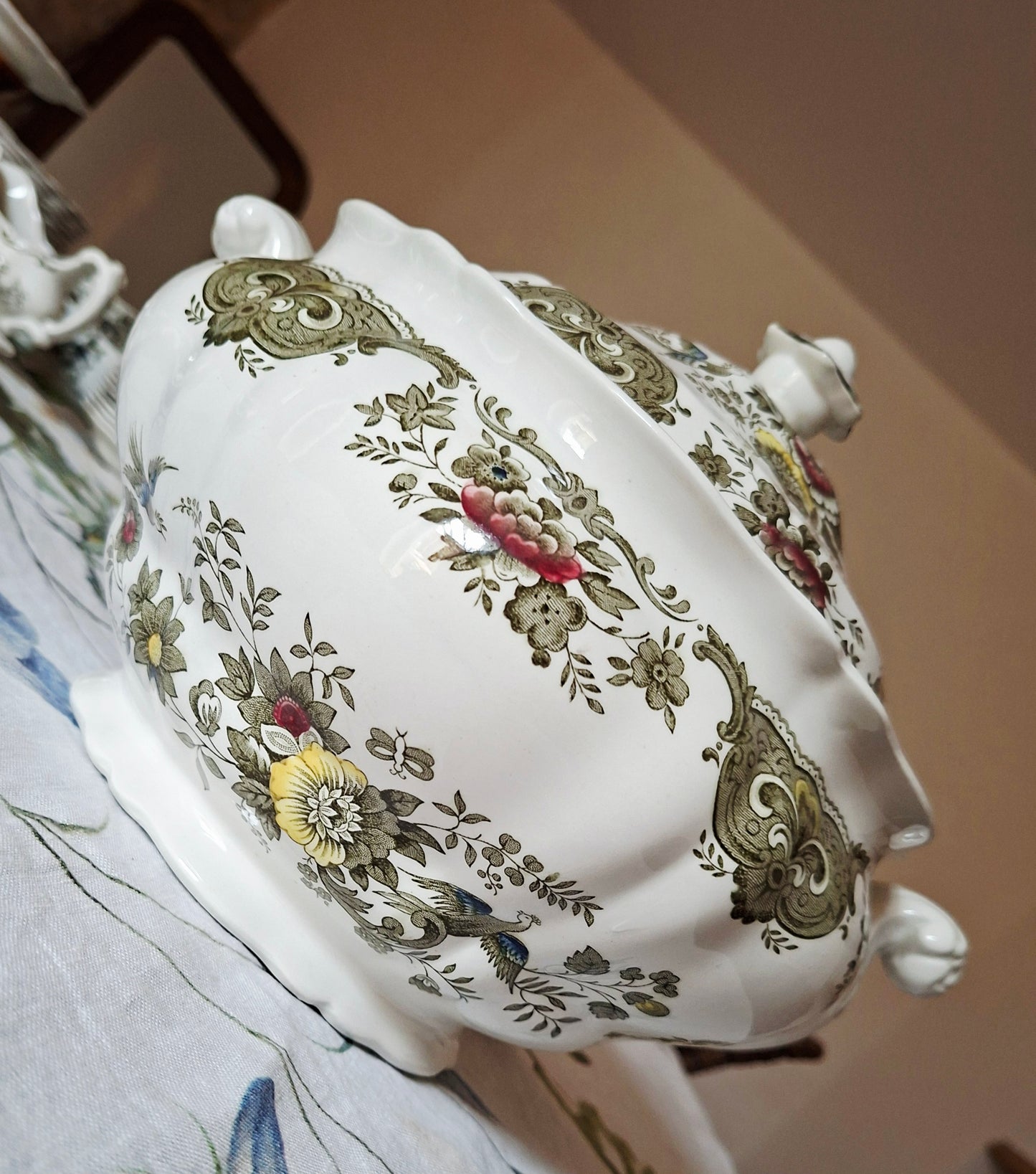 Soupière Ridgway of Staffordshire, modèle Windsor