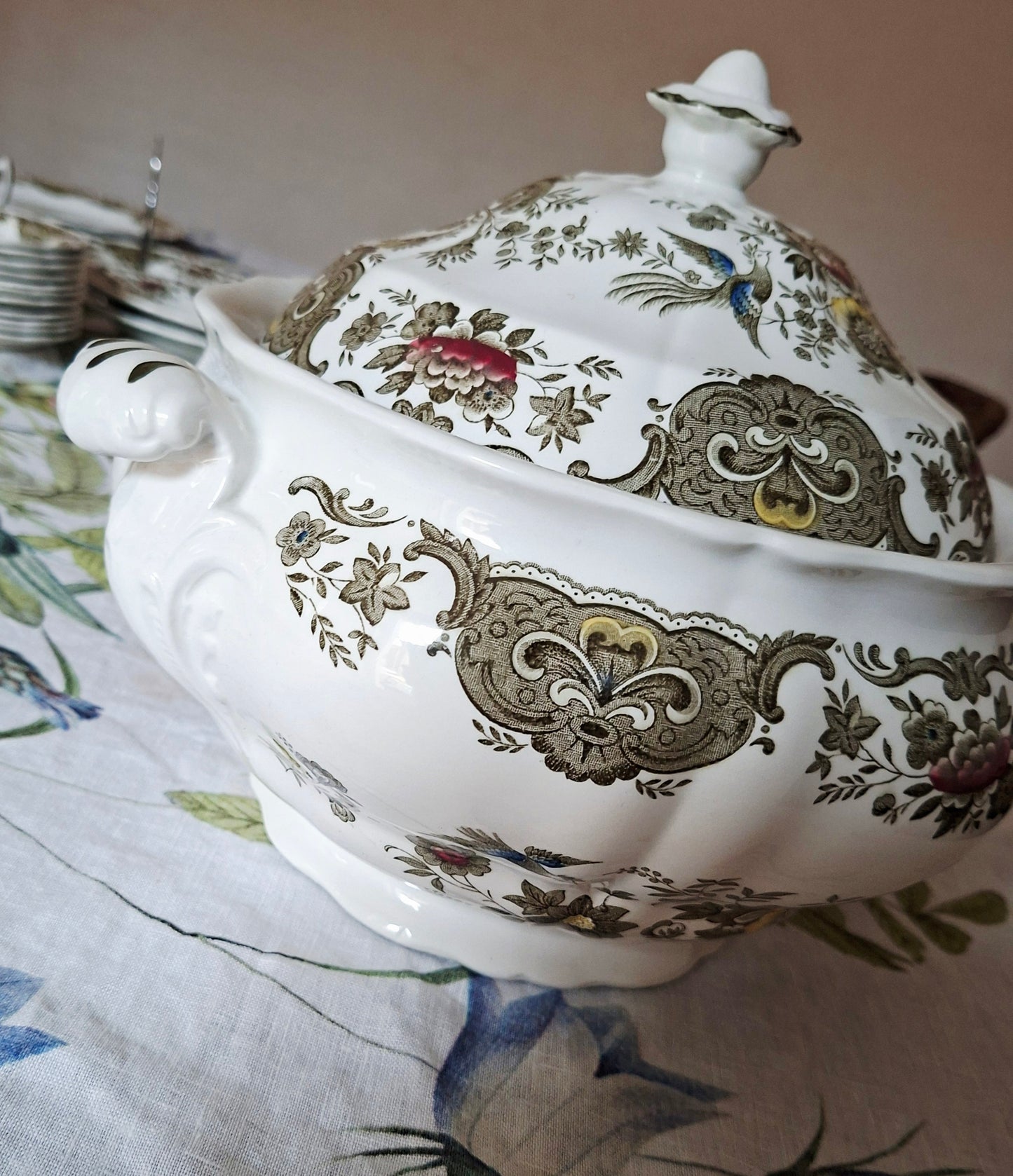 Soupière Ridgway of Staffordshire, modèle Windsor