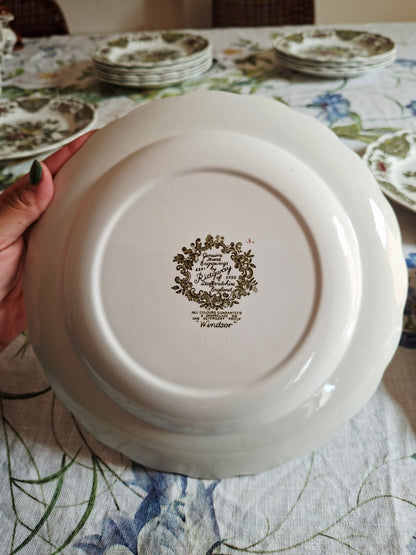 (1) Lot de 4 assiettes plates