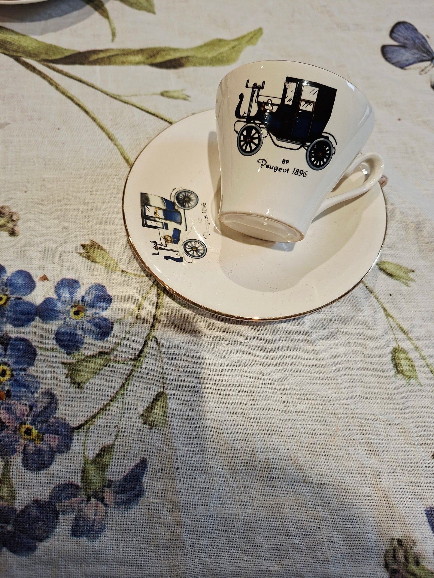 Lot de 5 tasses avec soucoupes