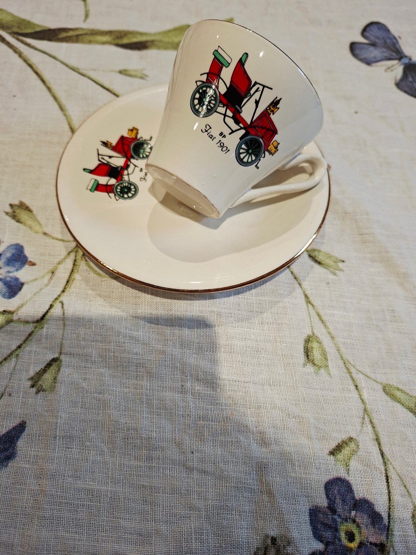 Lot de 5 tasses avec soucoupes