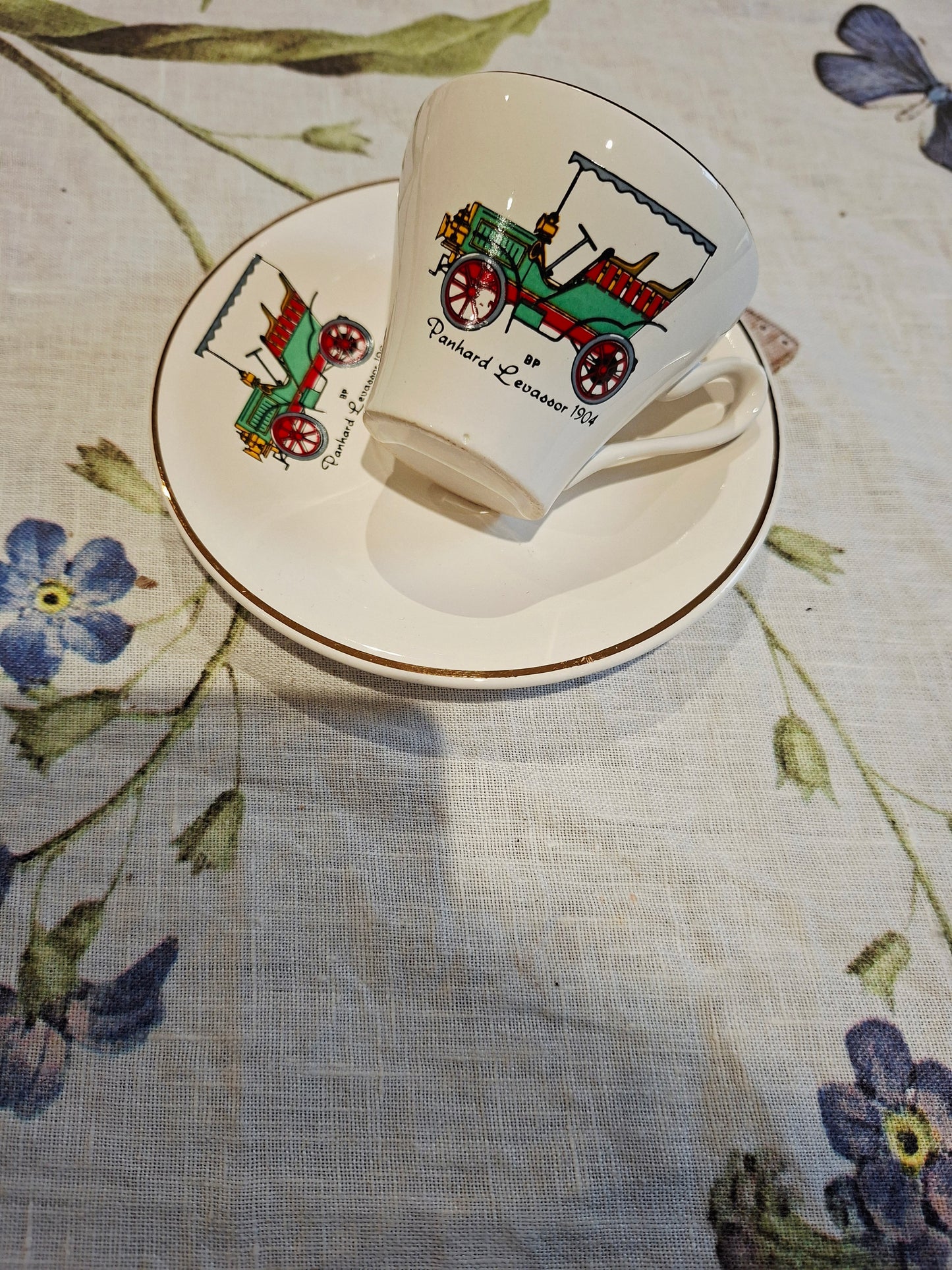 Lot de 5 tasses avec soucoupes