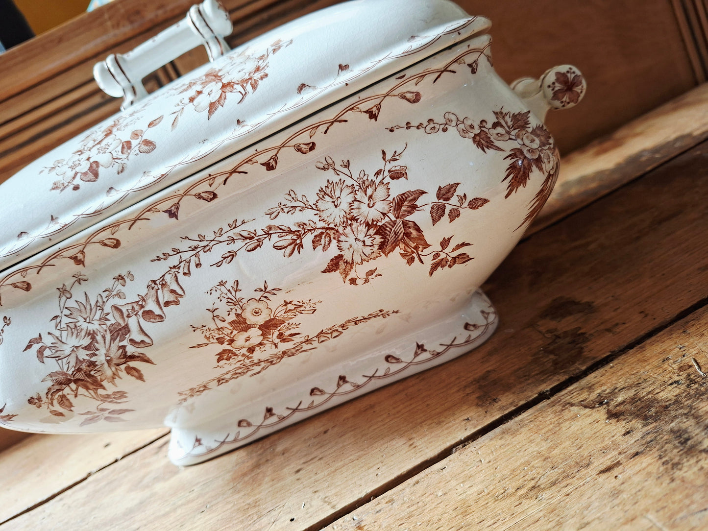 Authentique légumier / soupière en faïence de Sarreguemines, modèle Bertha