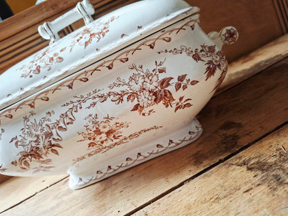 Authentique légumier / soupière en faïence de Sarreguemines, modèle Bertha