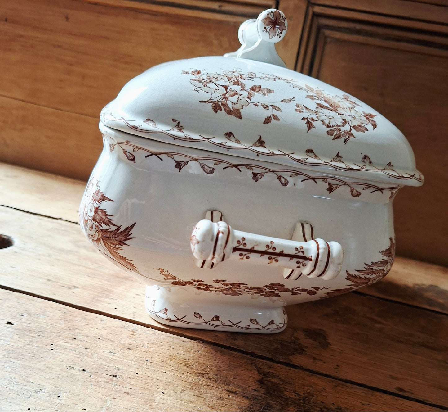 Authentique légumier / soupière en faïence de Sarreguemines, modèle Bertha