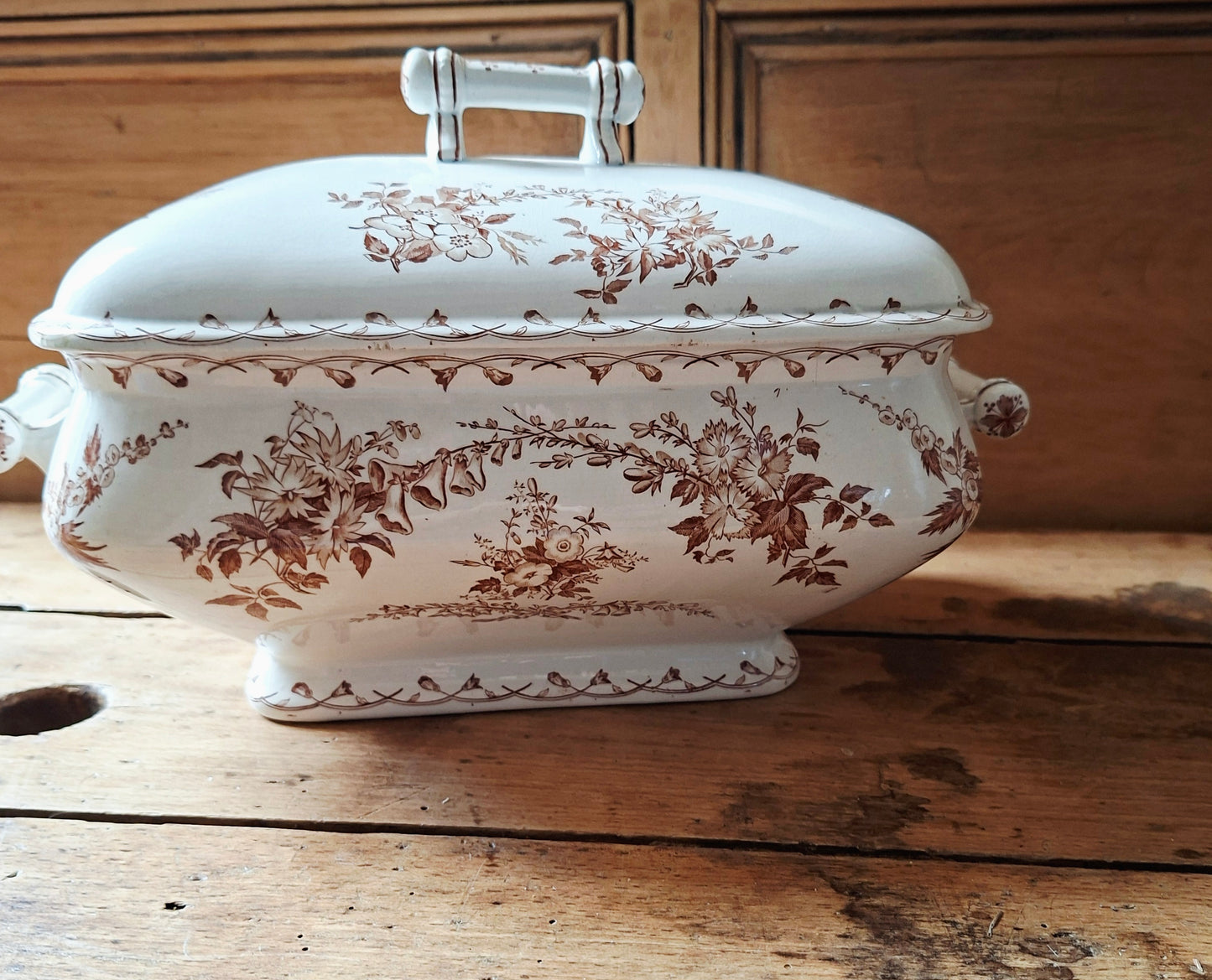 Authentique légumier / soupière en faïence de Sarreguemines, modèle Bertha