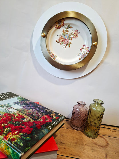 Décoration murale artisanale avec assiette Longchamp saxe