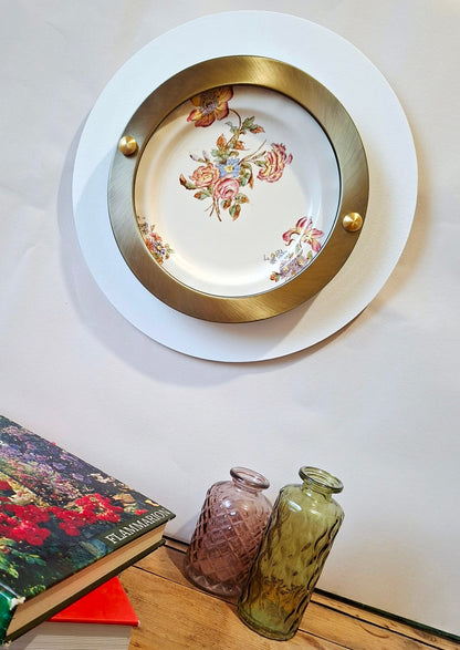 Décoration murale artisanale avec assiette Longchamp saxe