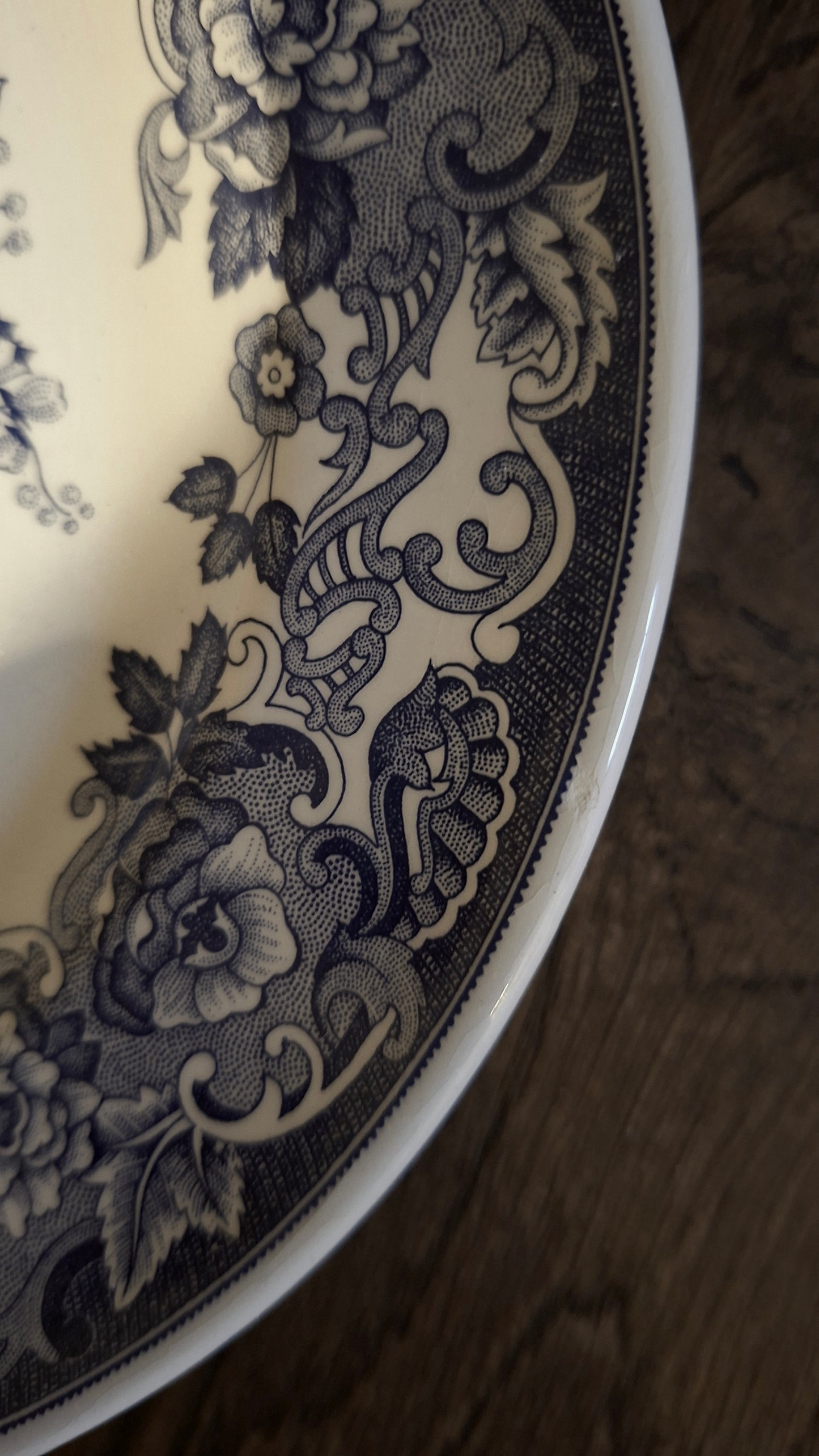 Juego de 4 platos de postre ligeramente desportillados