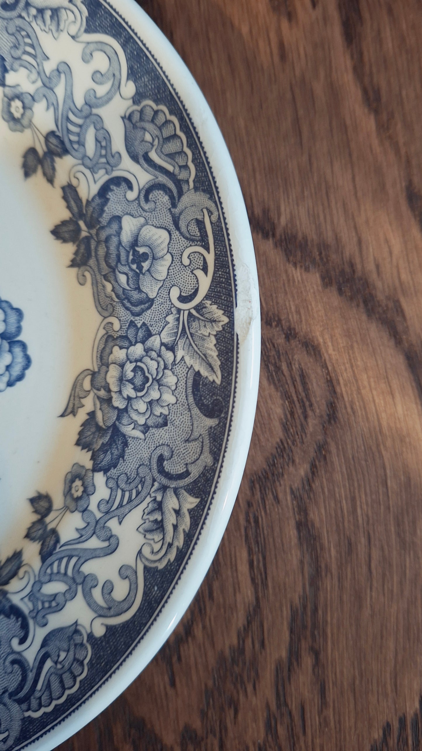 Juego de 4 platos de postre ligeramente desportillados