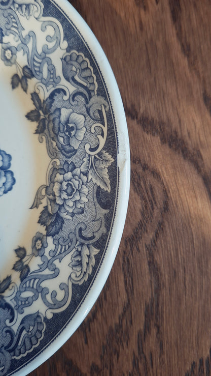 Juego de 4 platos de postre ligeramente desportillados