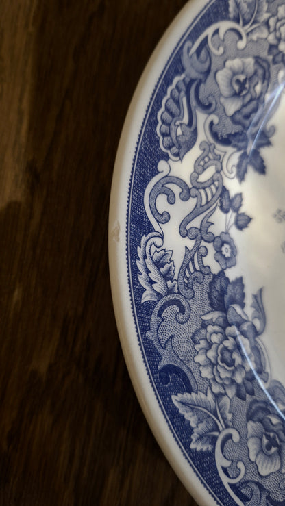 Juego de 4 platos de postre ligeramente desportillados