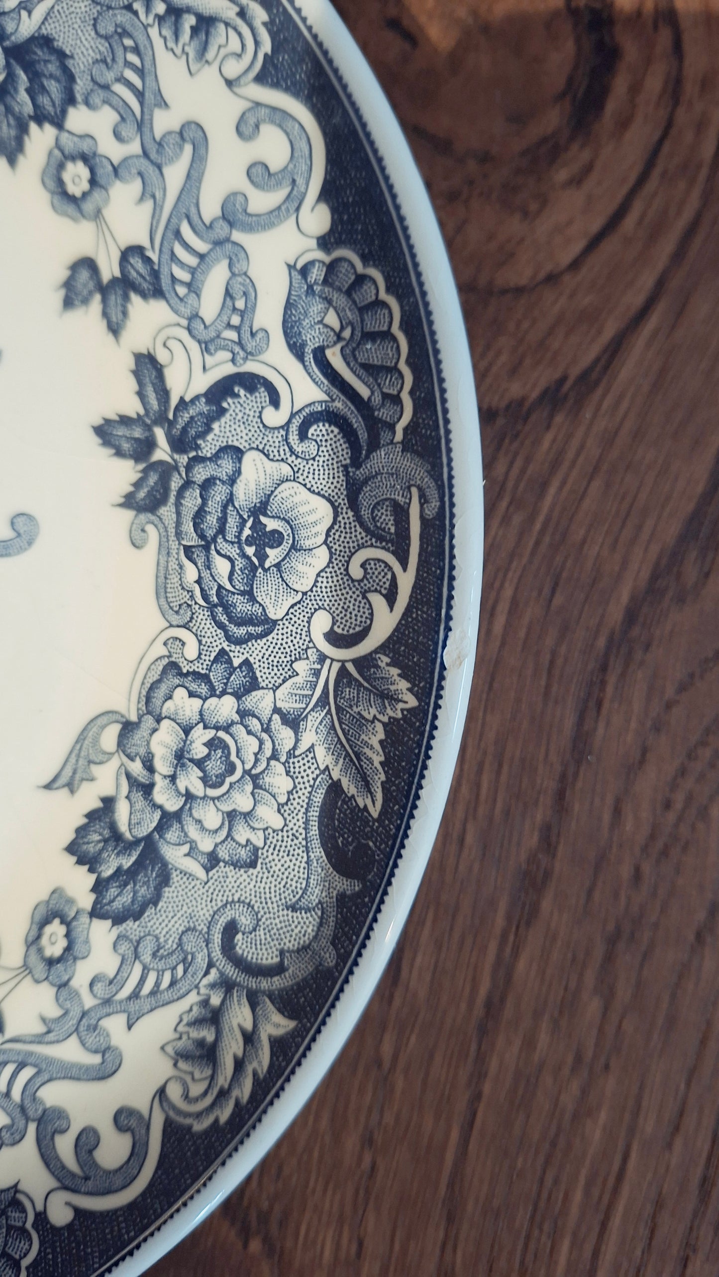 Juego de 4 platos de postre ligeramente desportillados