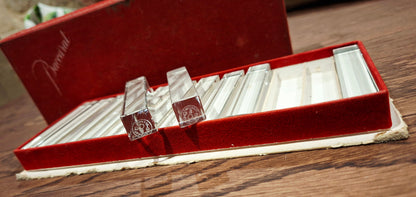 Élégant coffret de 12 porte-couteaux en cristal Baccarat – France